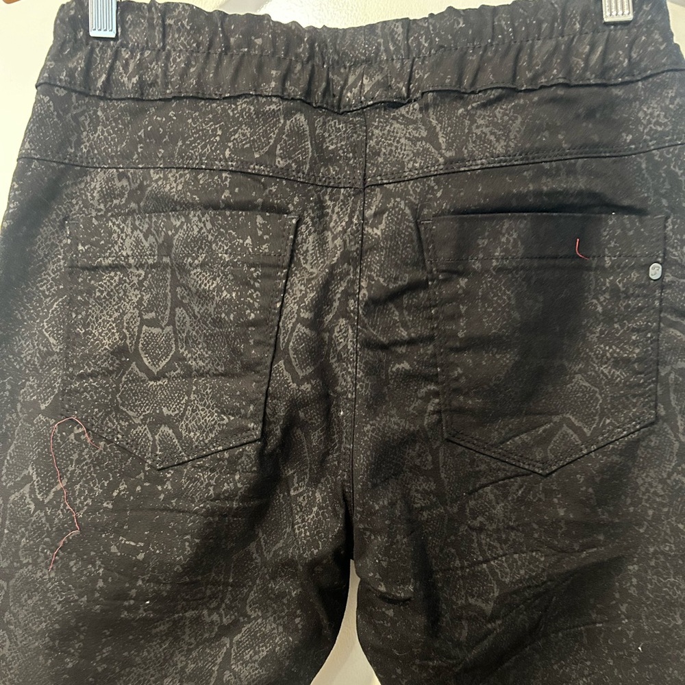 Bevy Flog python jogger size 29